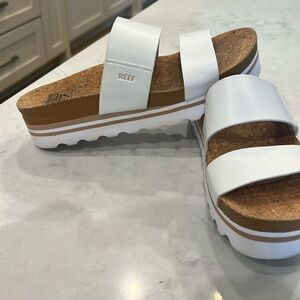 Reef Cushion Vista Hi Sandal - White